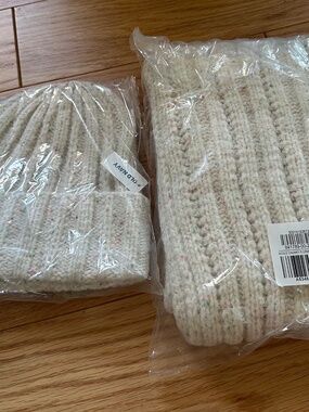 Old Navy Scarf & Hat Bundle